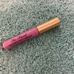 Too faced lip injection lip gloss in “like a boss”